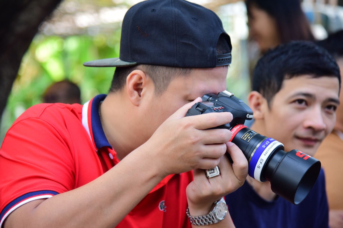 filipino you-tuber camera