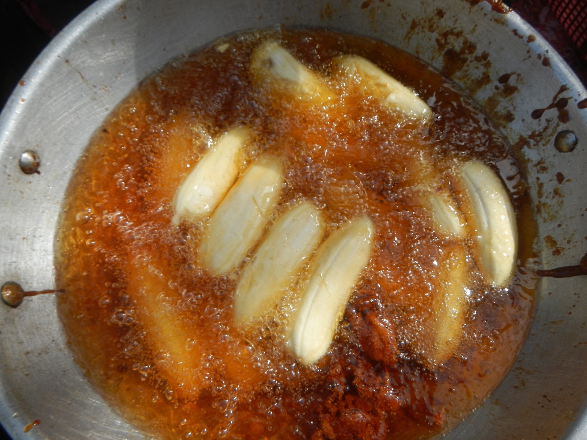 vendedor filipino cocinando